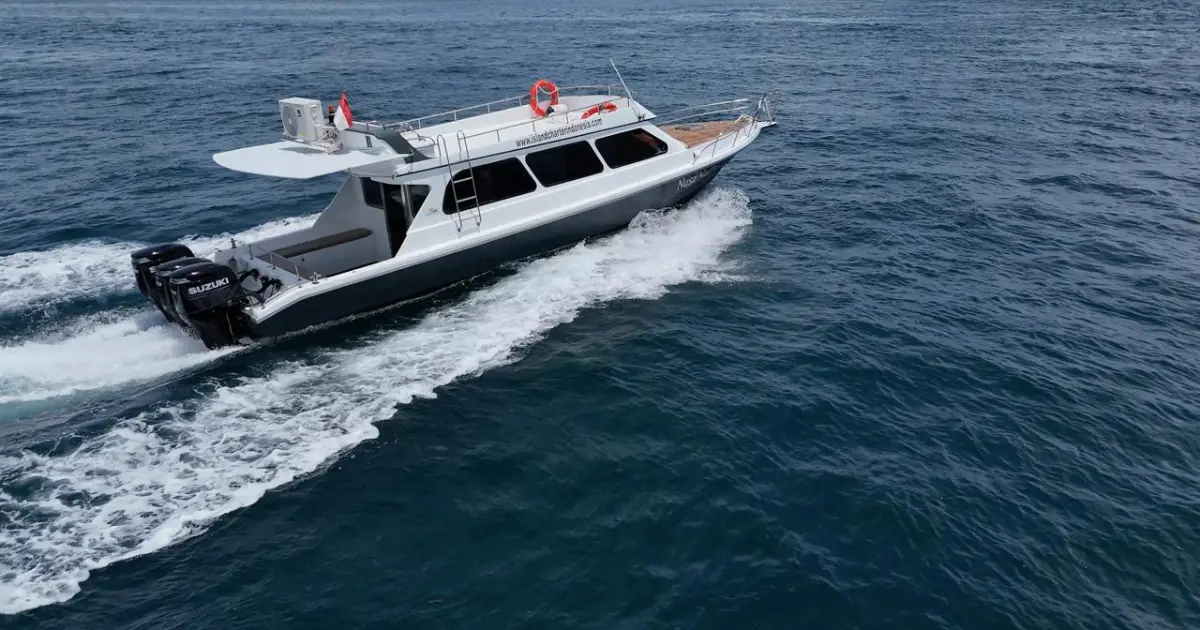 bali-private-yacht-to-nusa-penida-luxury-snorkeling-island-tour-sunset-cruise-6